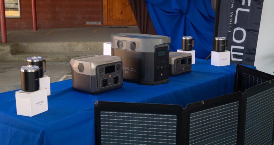 Importante donación a Escuela Santa Juana de paneles fotovoltaicos y baterías sustentables Ecoflow